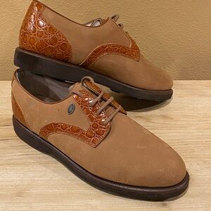 BOBBY JONES golf shoes! These are in NEW condition with original tag on insole.